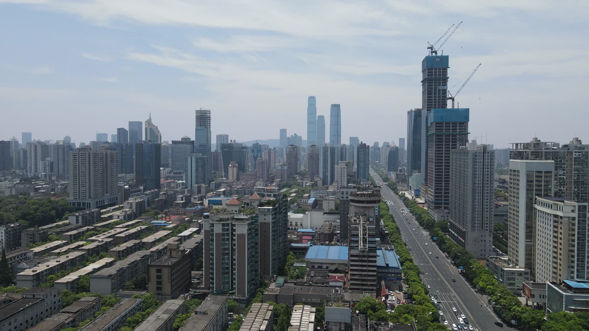 航拍湖南长沙城市高楼建筑视频的预览图