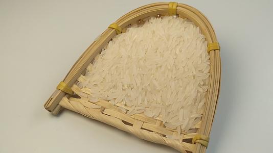 东北珍珠米五谷杂粮优质米视频的预览图