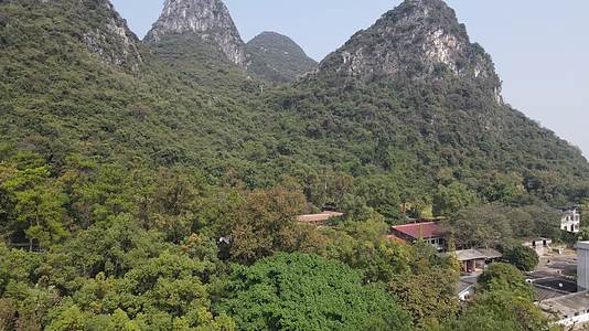 航拍广西桂林芦笛景区4A奇山视频的预览图