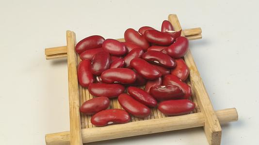 健康营养食物五谷杂粮红色芸豆视频的预览图