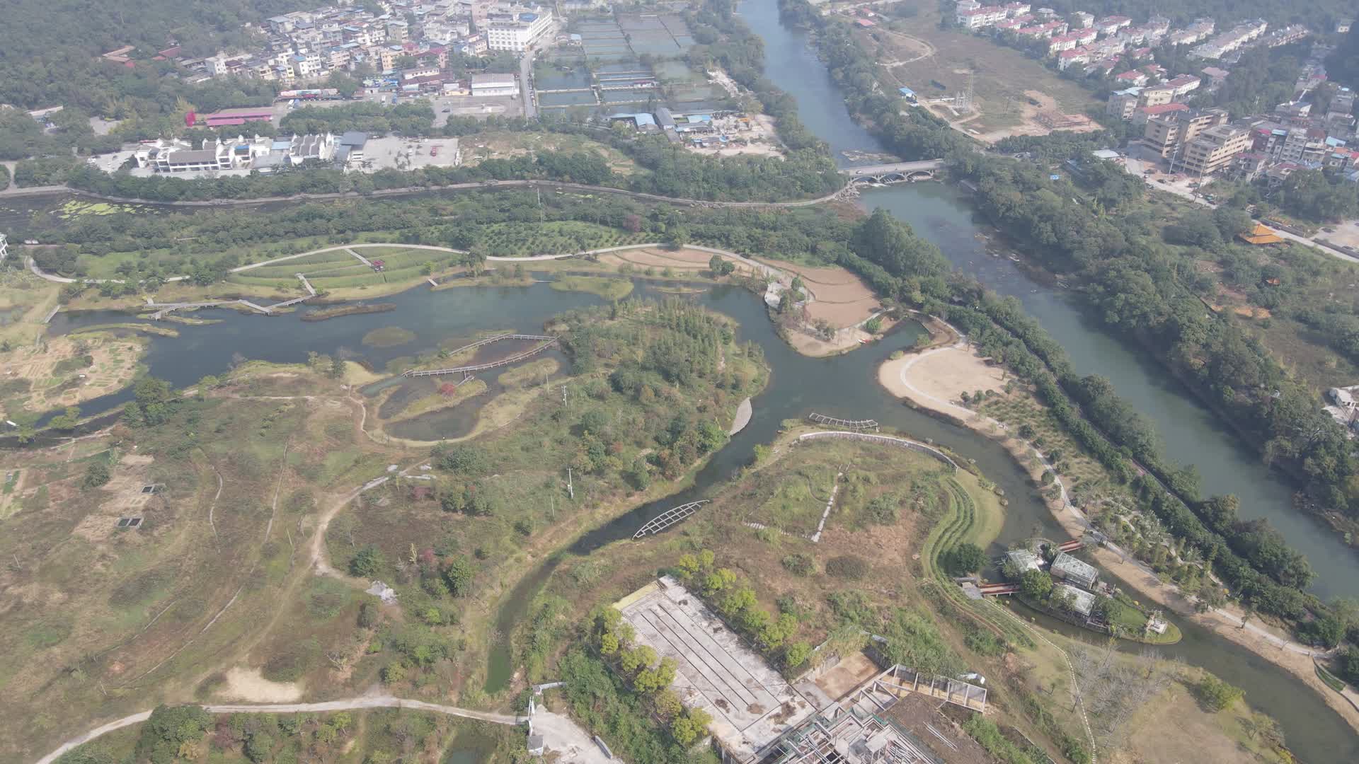 航拍广西桂林山水自然风光视频的预览图
