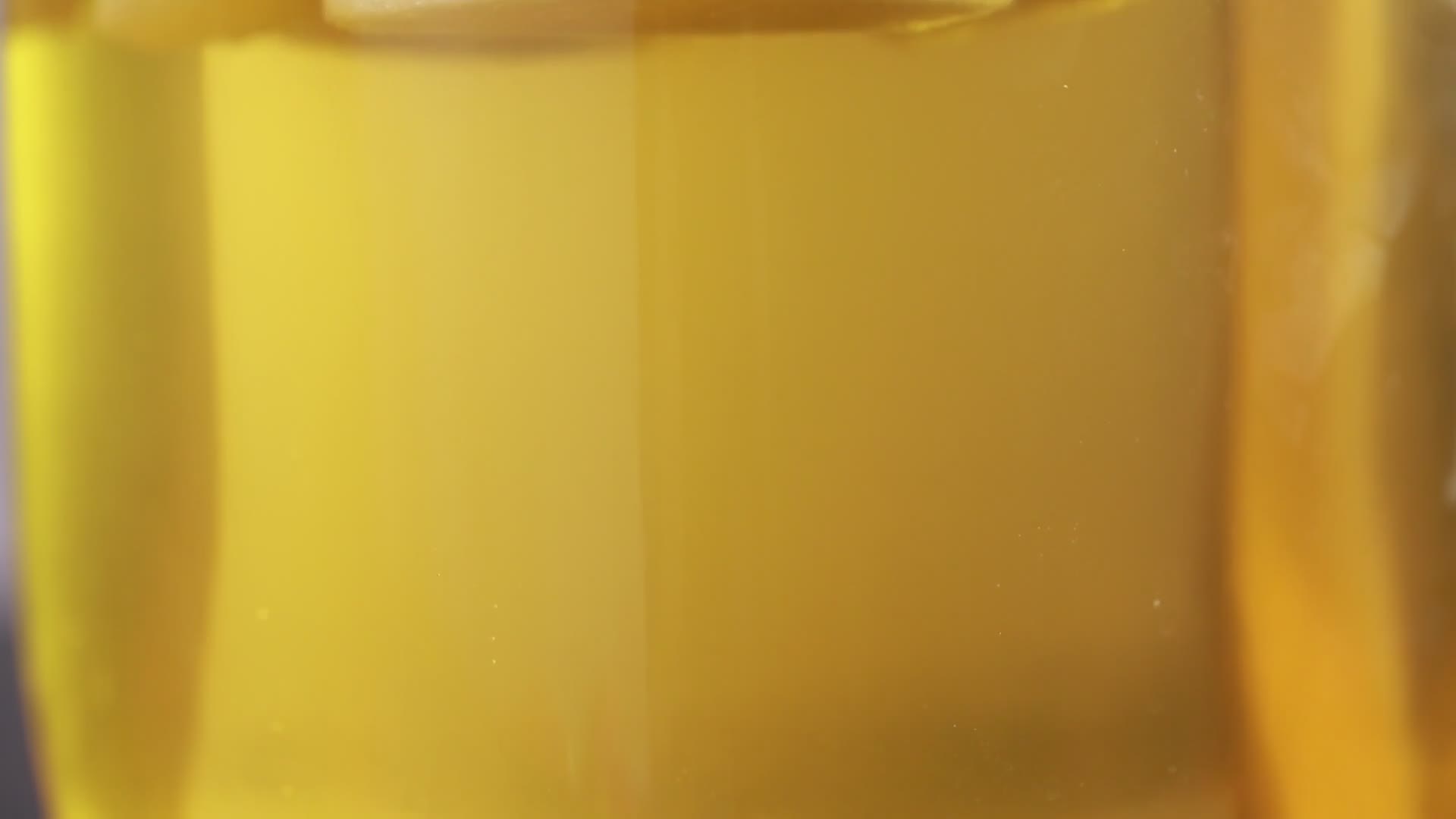 瓶子装养生水果酵素视频的预览图