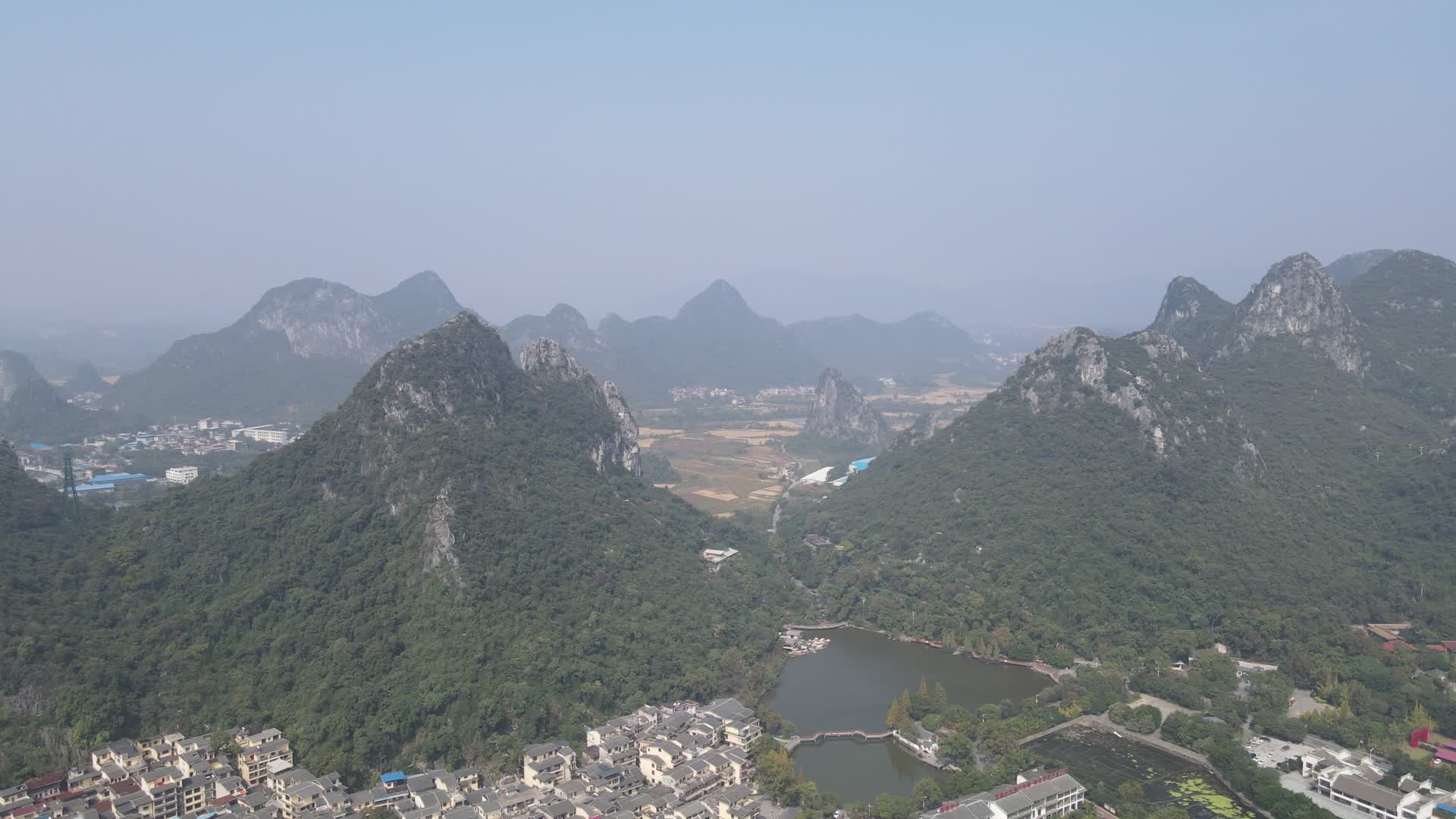 航拍广西桂林芦笛4A景区视频的预览图