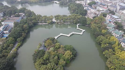 航拍广西桂林两江四湖5A景区榕湖视频的预览图