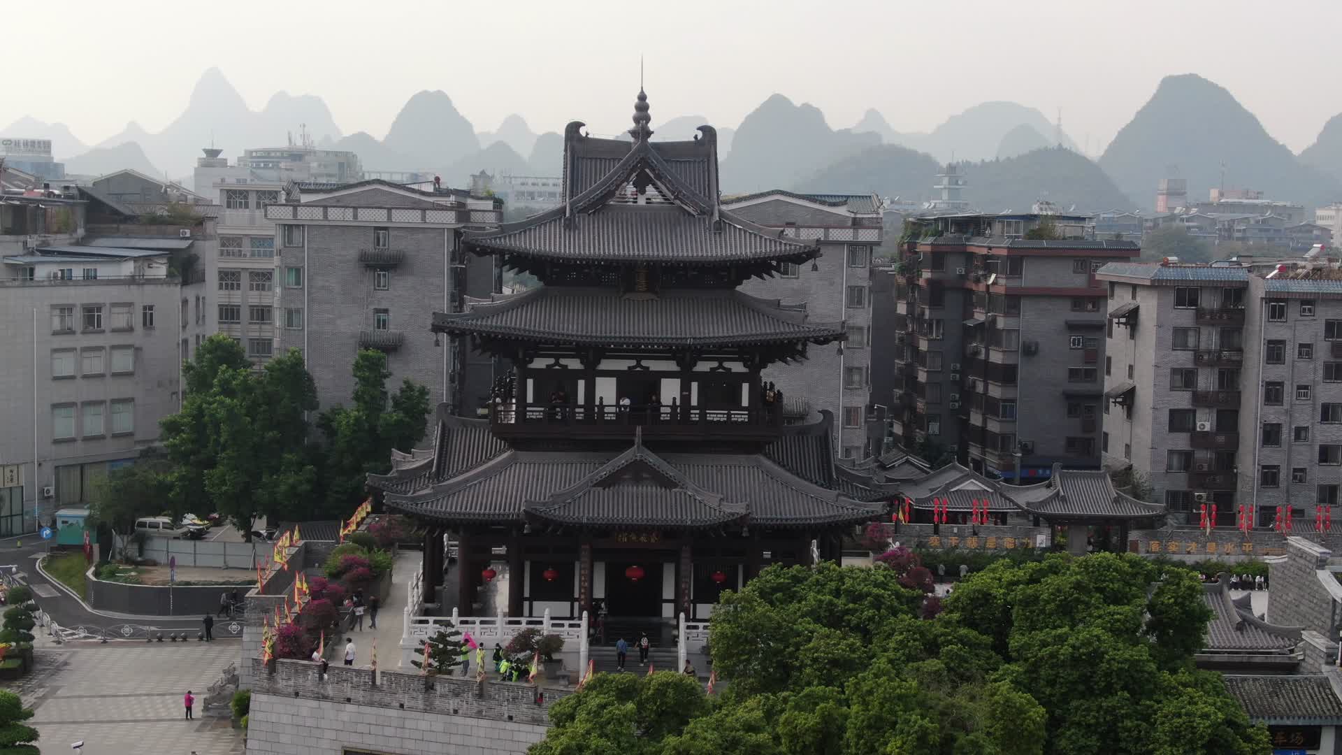 航拍广西桂林逍遥楼历史文化古建筑视频的预览图