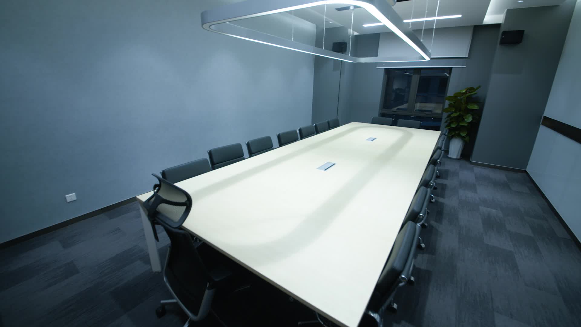 会议桌空境视频的预览图