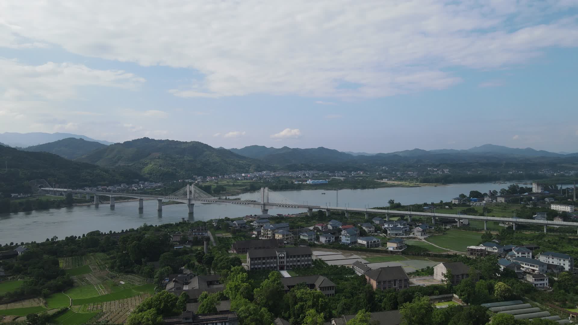 航拍沪昆高铁湖南沅江大桥视频的预览图