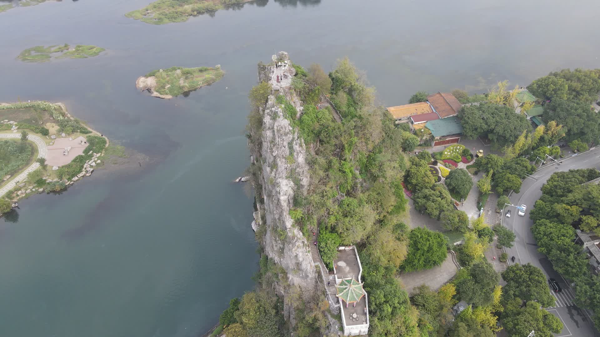 航拍广西桂林伏波山5A景区视频的预览图