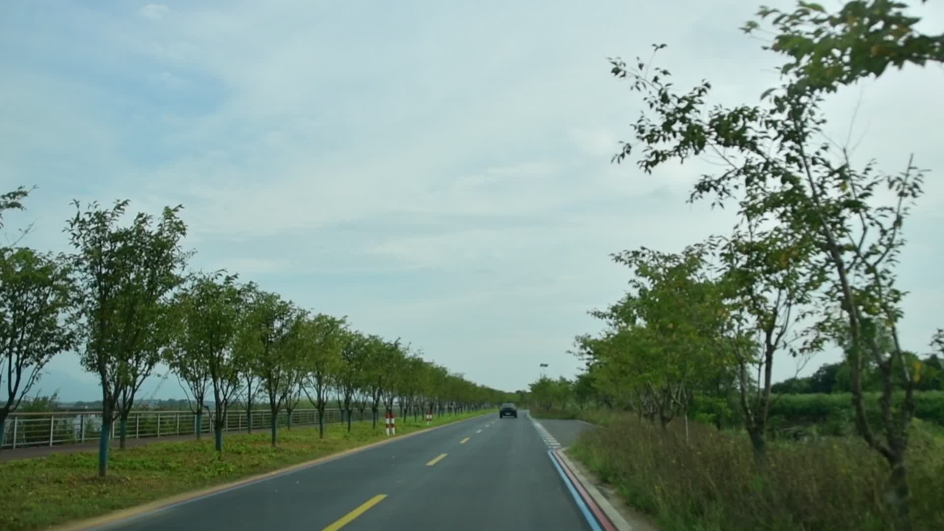 沿江公路风景视频的预览图