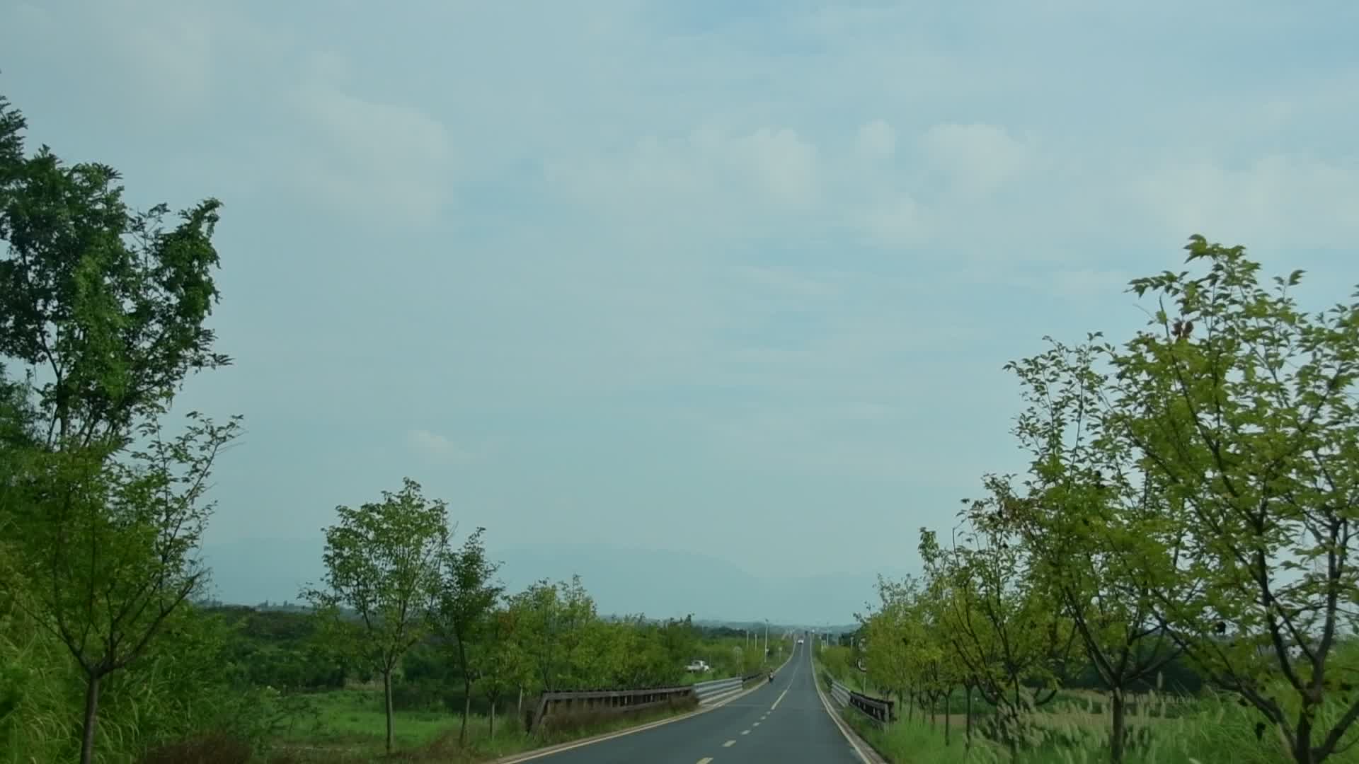 沿江公路风景视频的预览图
