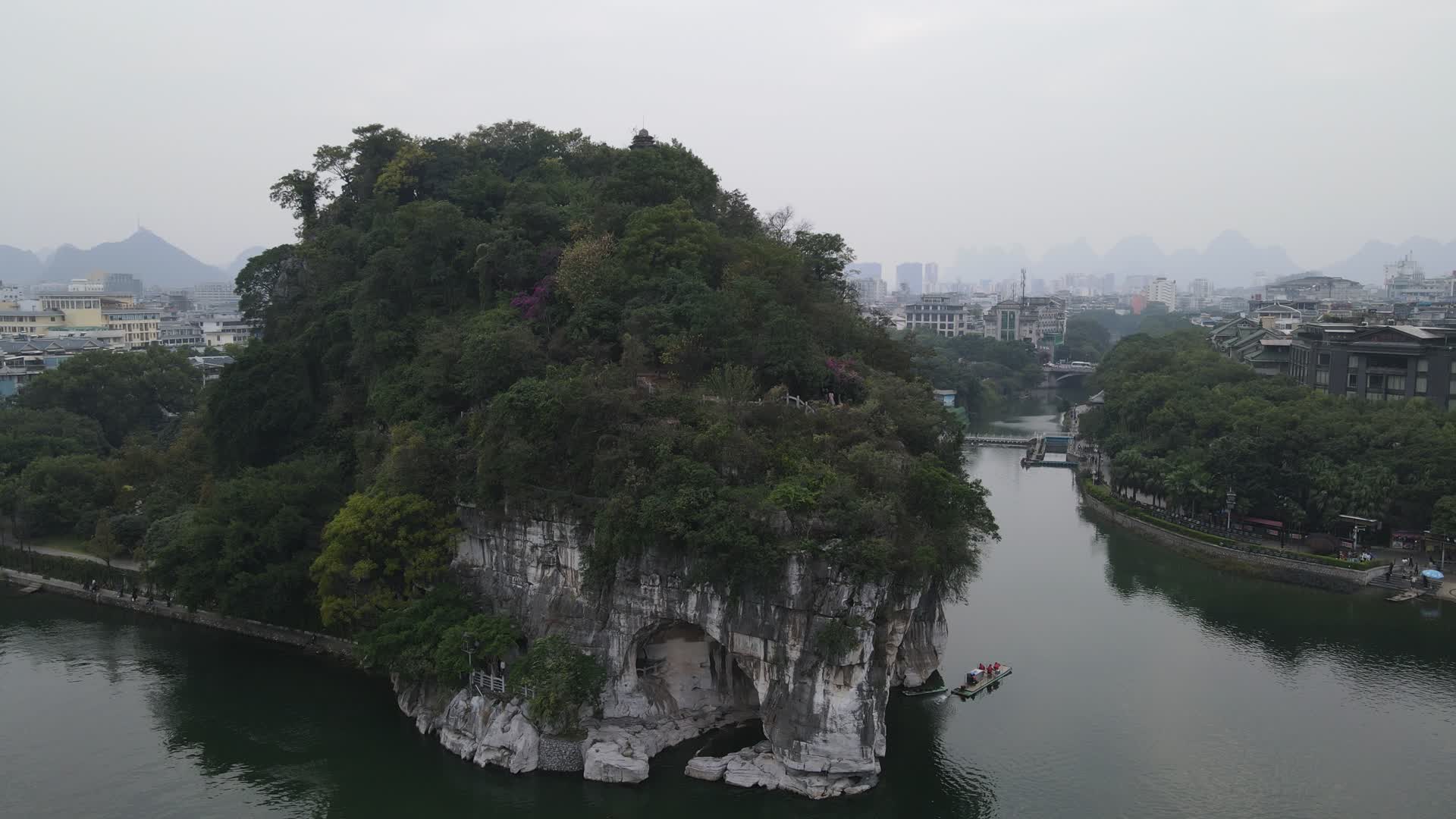 航拍广西桂林象鼻子5A景区视频的预览图