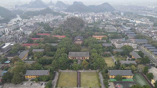 航拍广西桂林独秀峰王城5A景区视频的预览图