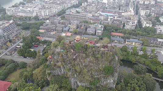 航拍广西桂林独秀峰5A景区视频的预览图