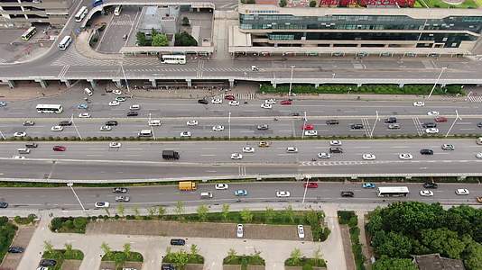 航拍城市拥堵的交通视频的预览图
