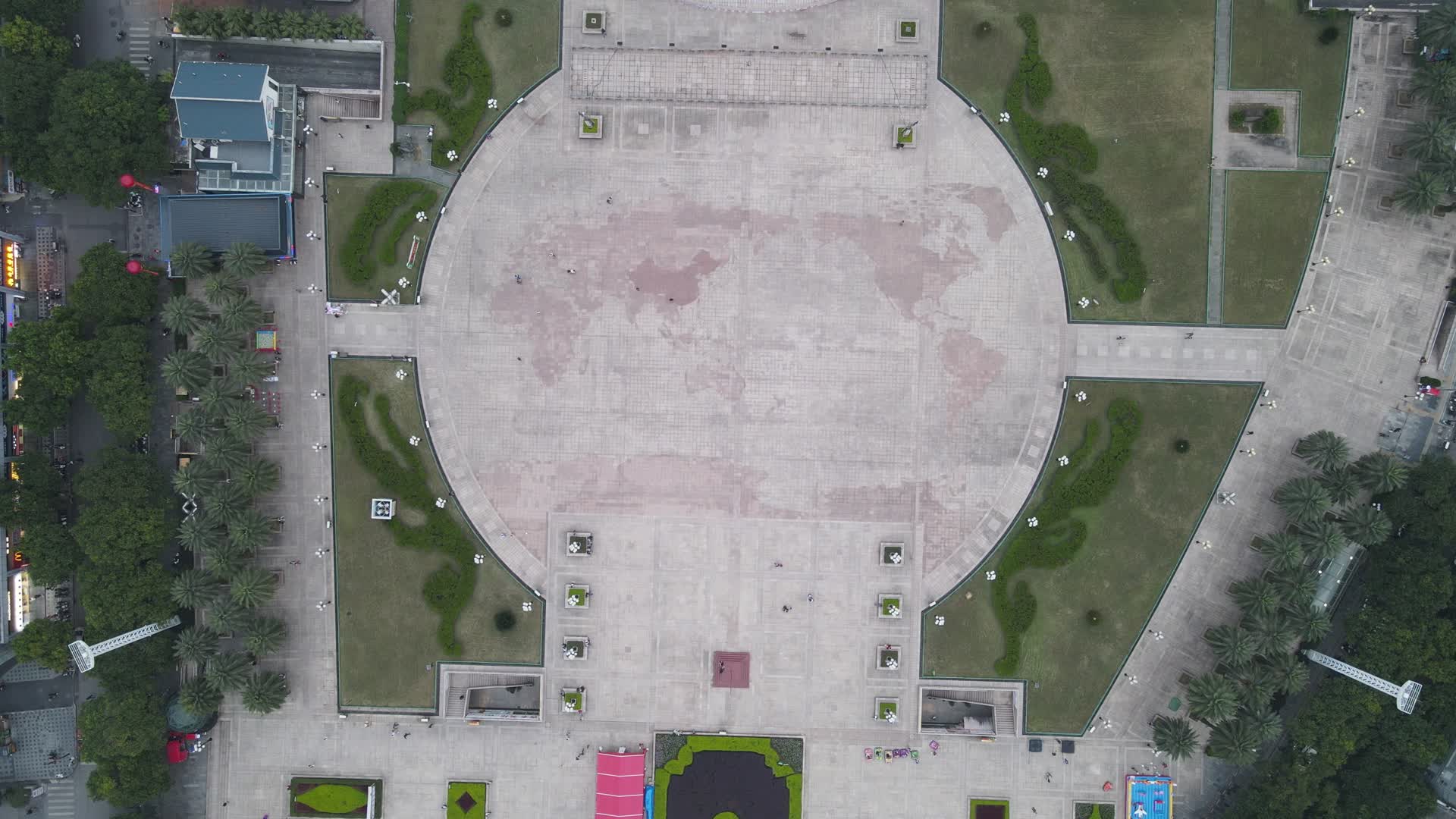 俯拍广西桂林人民广场视频的预览图