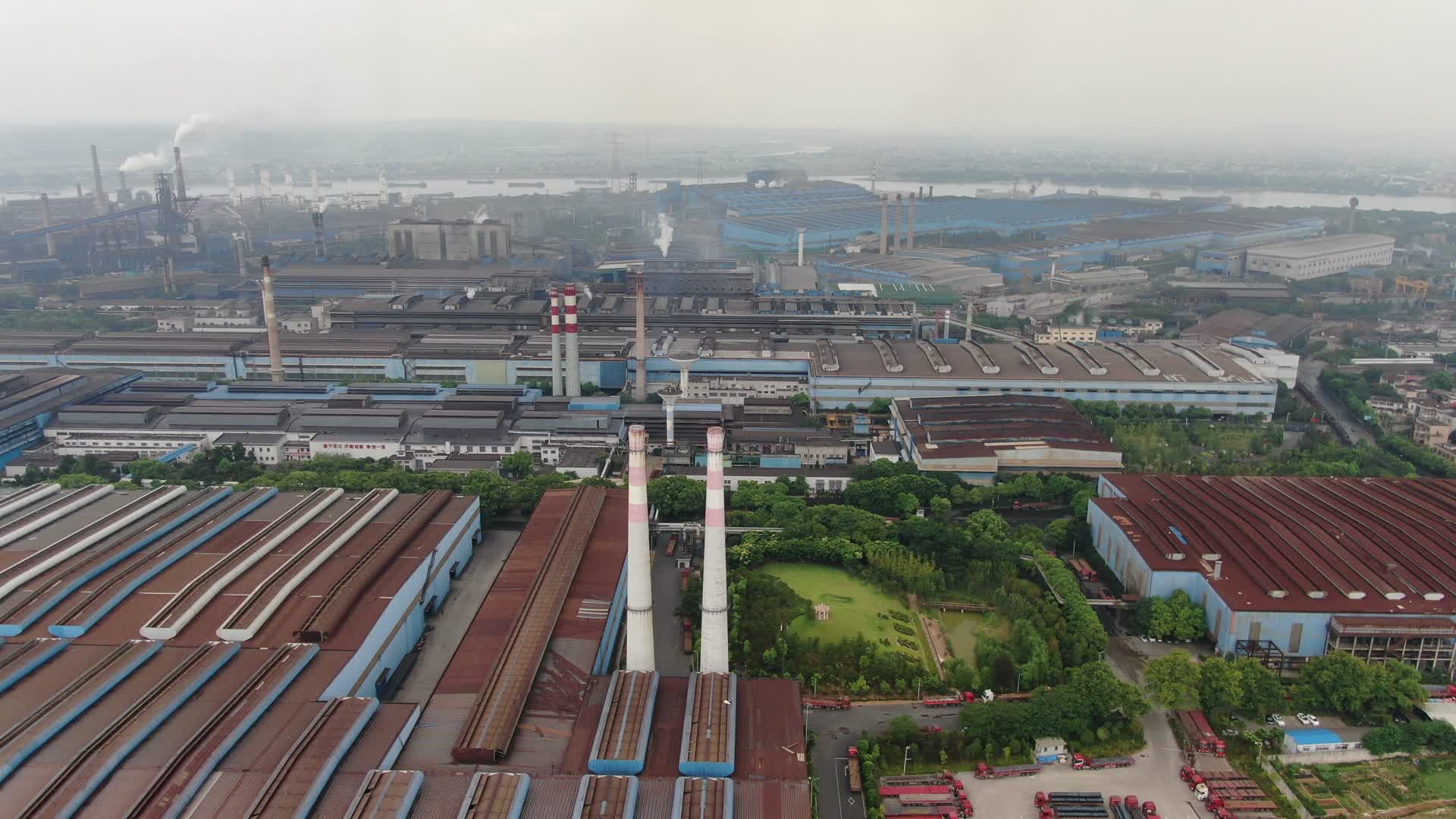 航拍大型工场工业制造视频的预览图