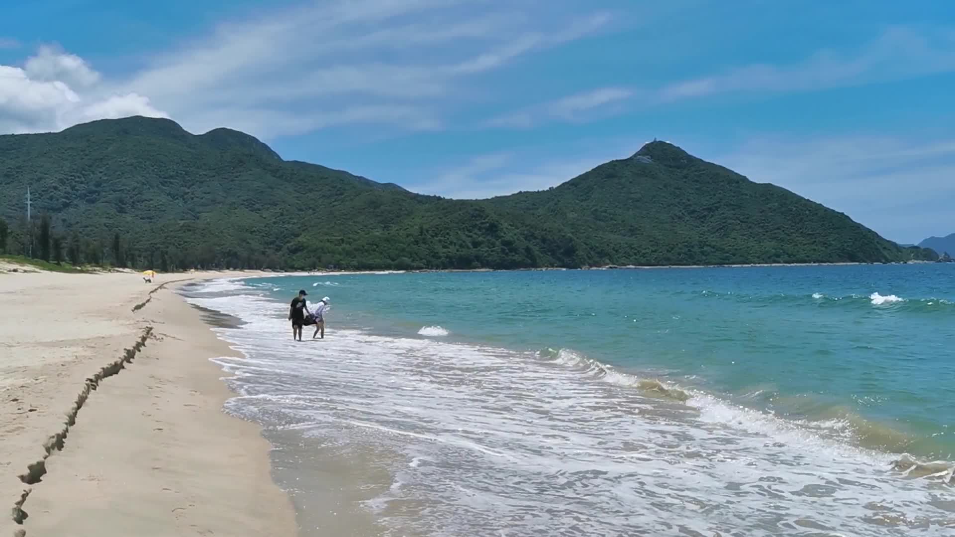 实拍海边沙滩视频的预览图