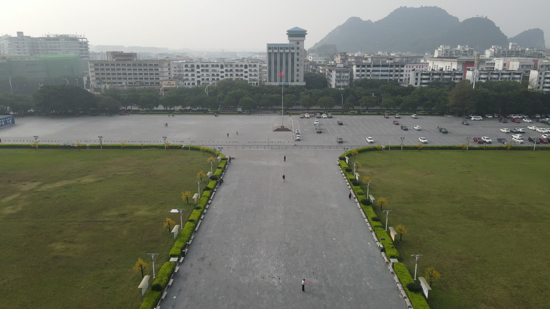 航拍广西桂林人民中心广场视频的预览图