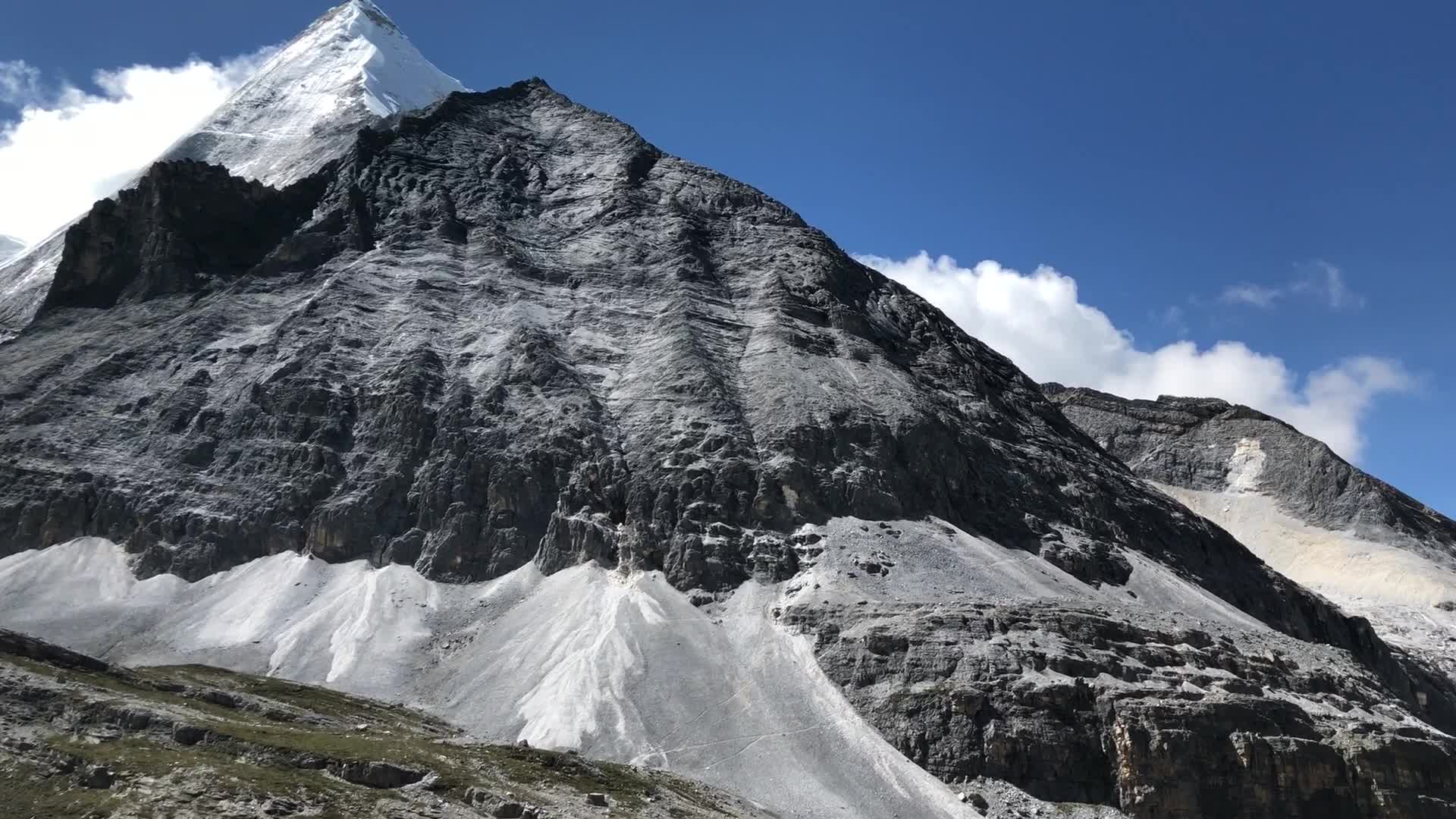 360度实拍雪山视频的预览图