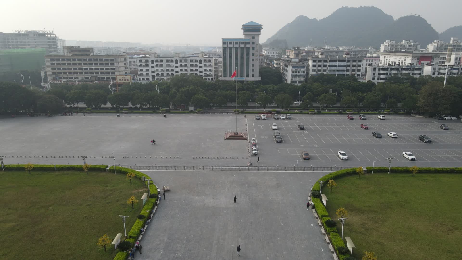 航拍广西桂林人民广场视频的预览图
