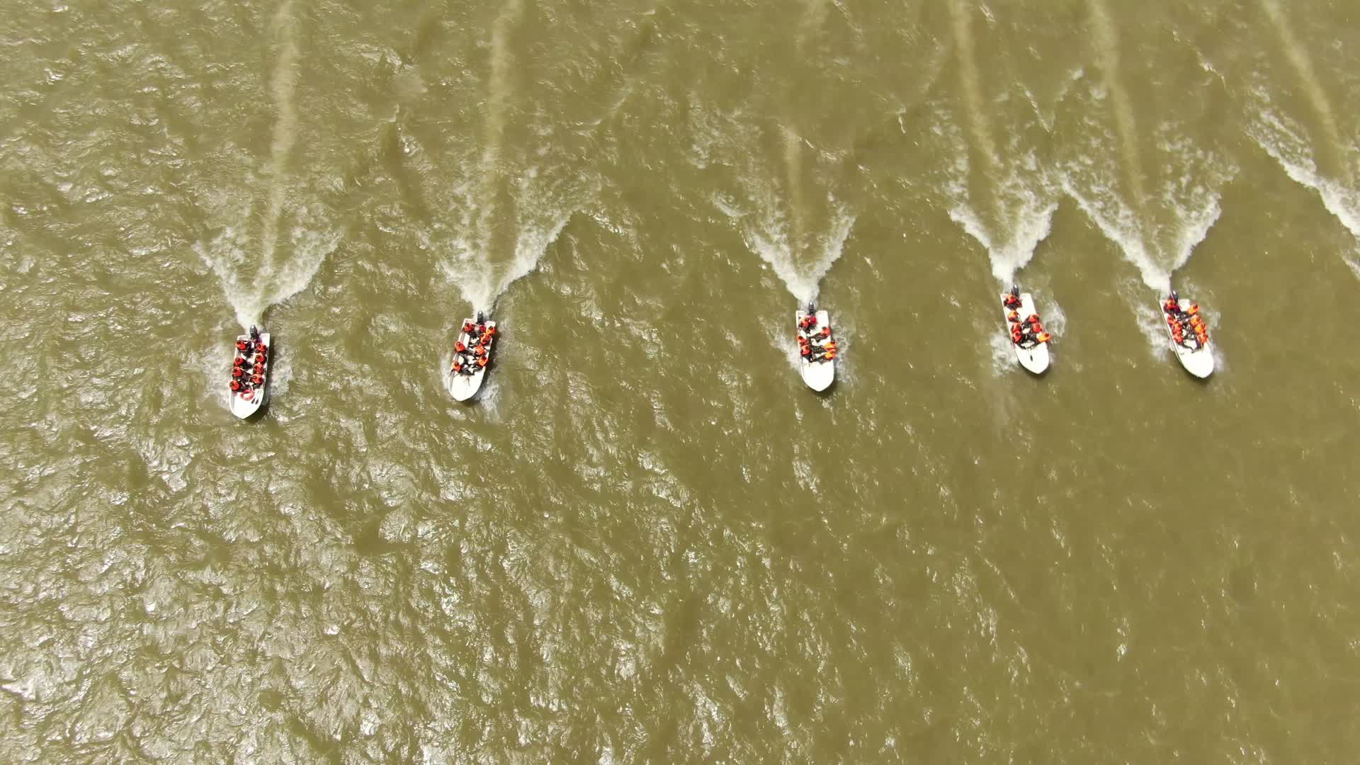 航拍水上抗洪演练视频的预览图