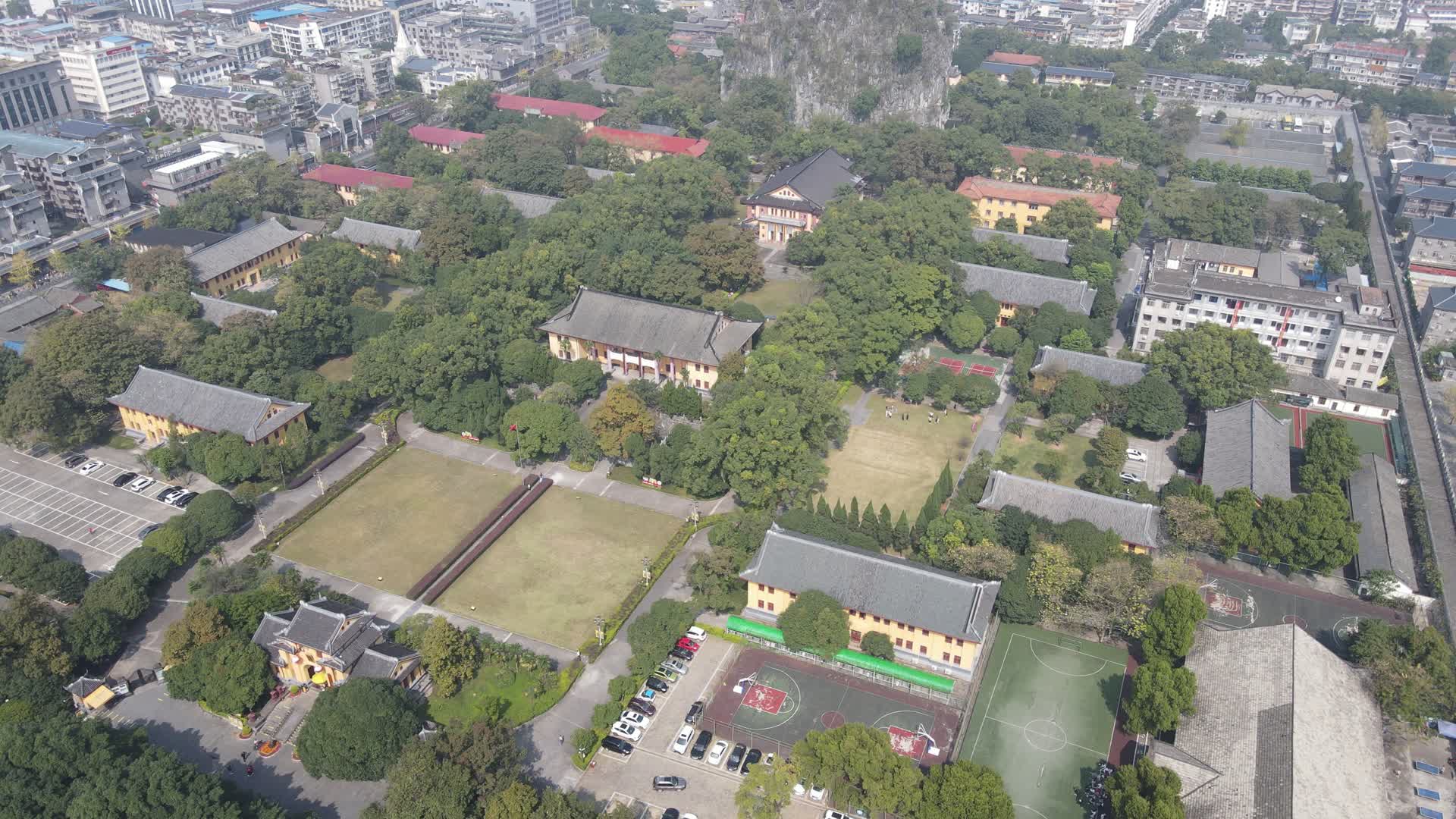 航拍广西桂林独秀峰苗王城5A景区视频的预览图