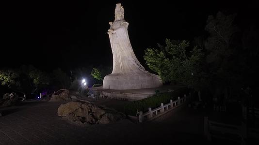 夜晚湄洲岛妈祖像航拍视频的预览图