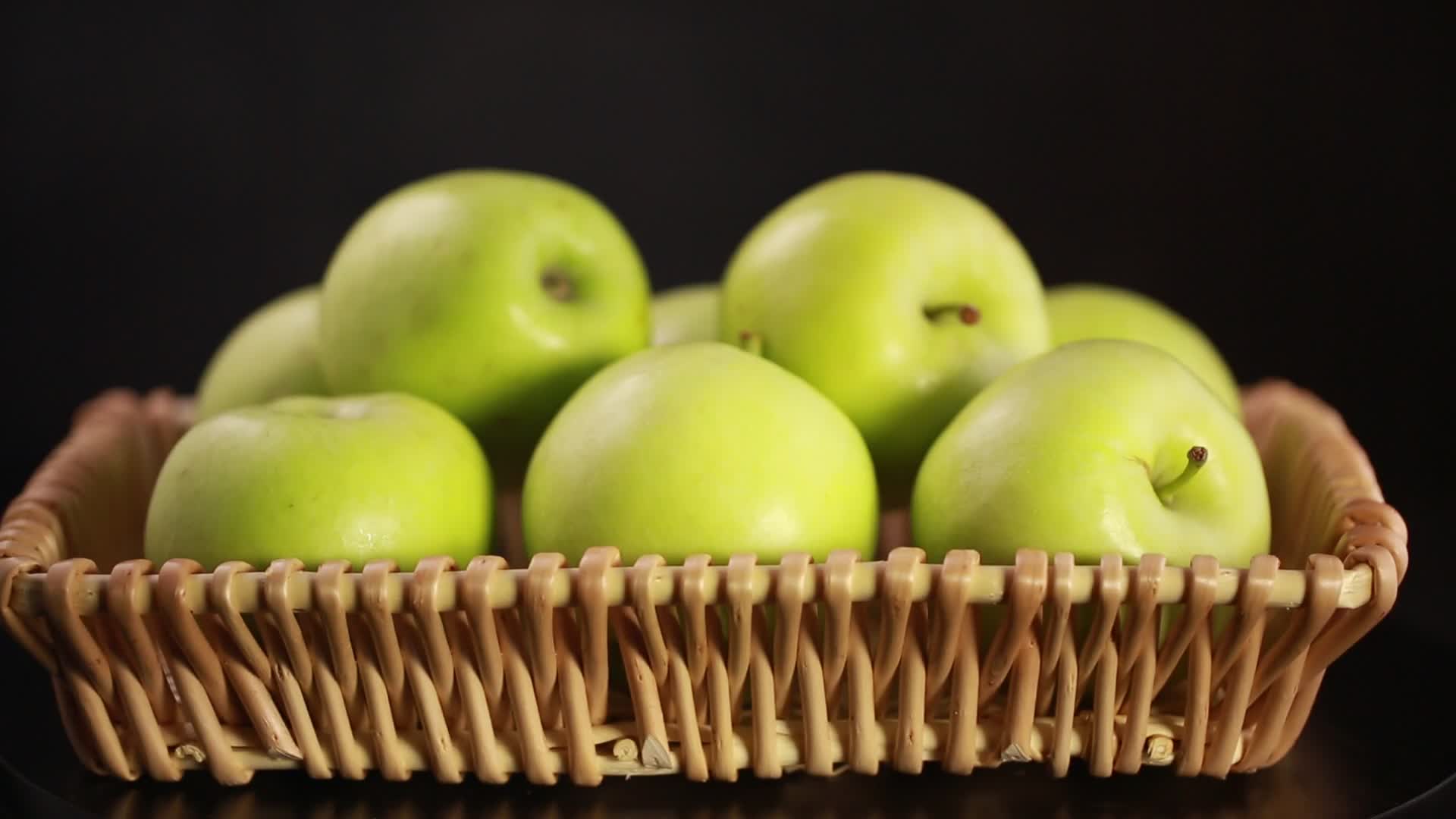 水果绿苹果青苹果视频的预览图