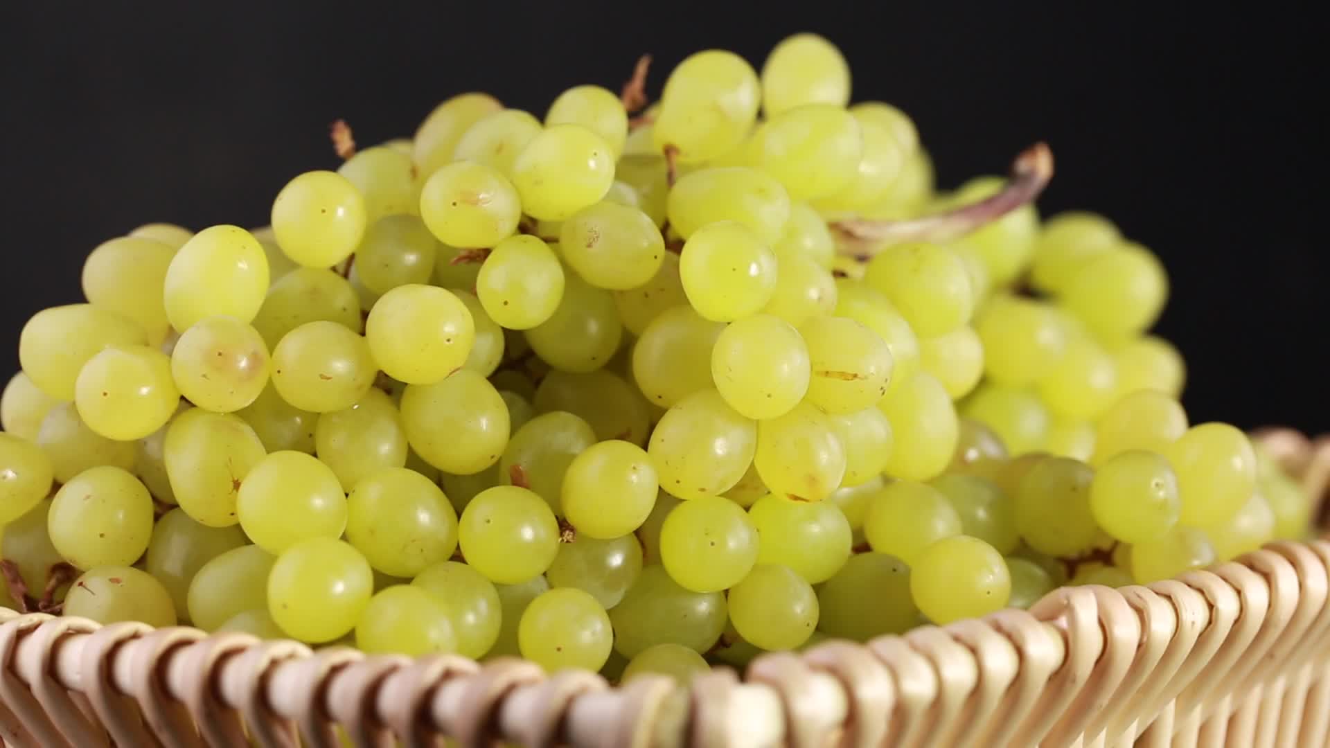 水果马奶葡萄无籽葡萄视频的预览图