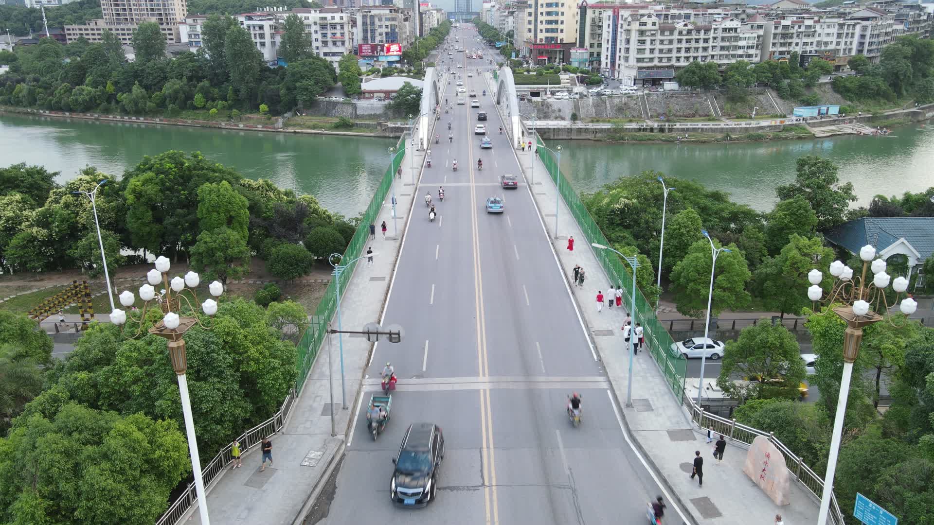 航拍湖南怀化舞水大桥交通视频视频的预览图
