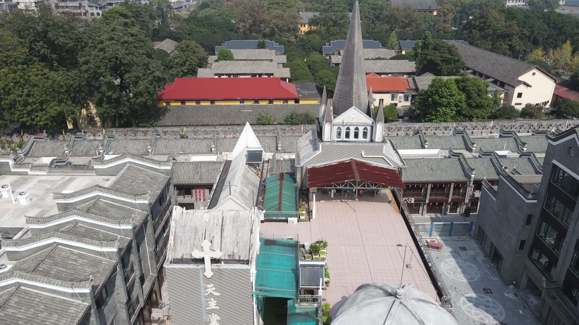 航拍广西桂林天主堂教堂视频的预览图