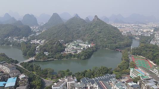 航拍广西桂林山水甲天下视频的预览图