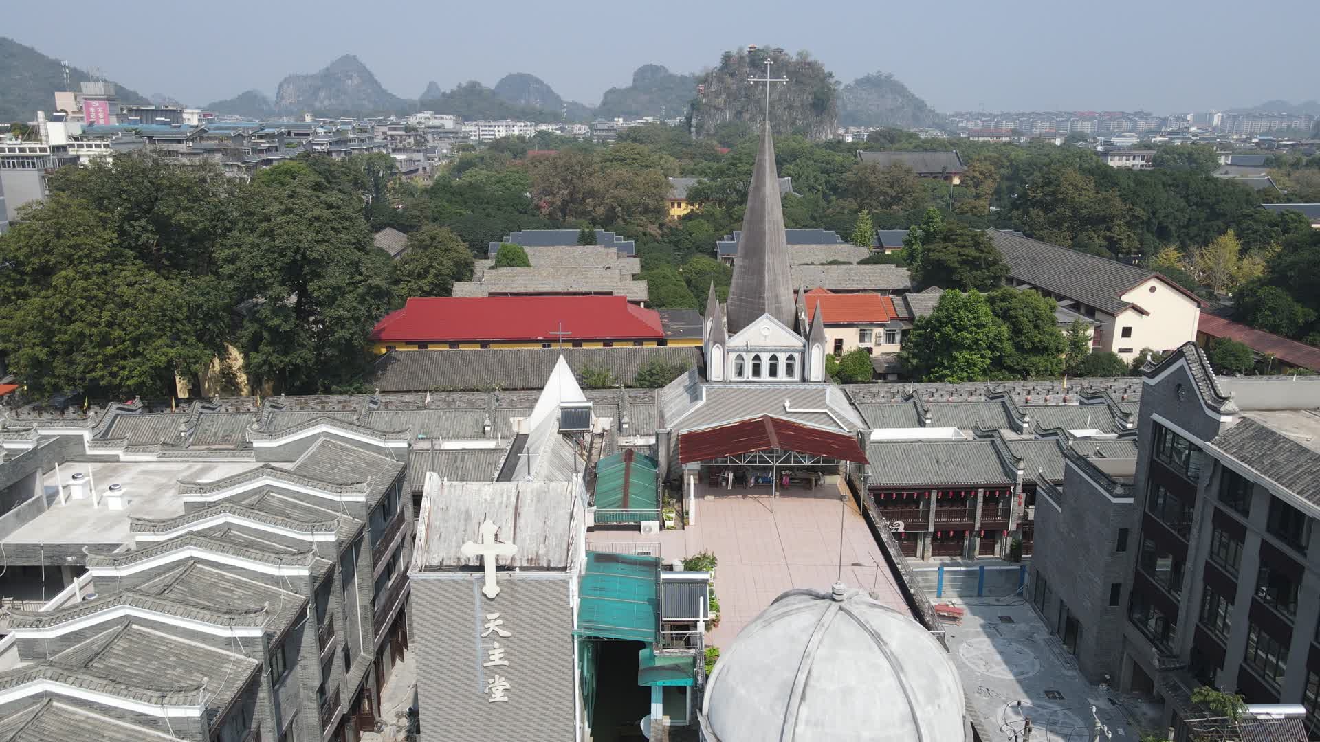 航拍广西桂林天主堂教堂视频的预览图