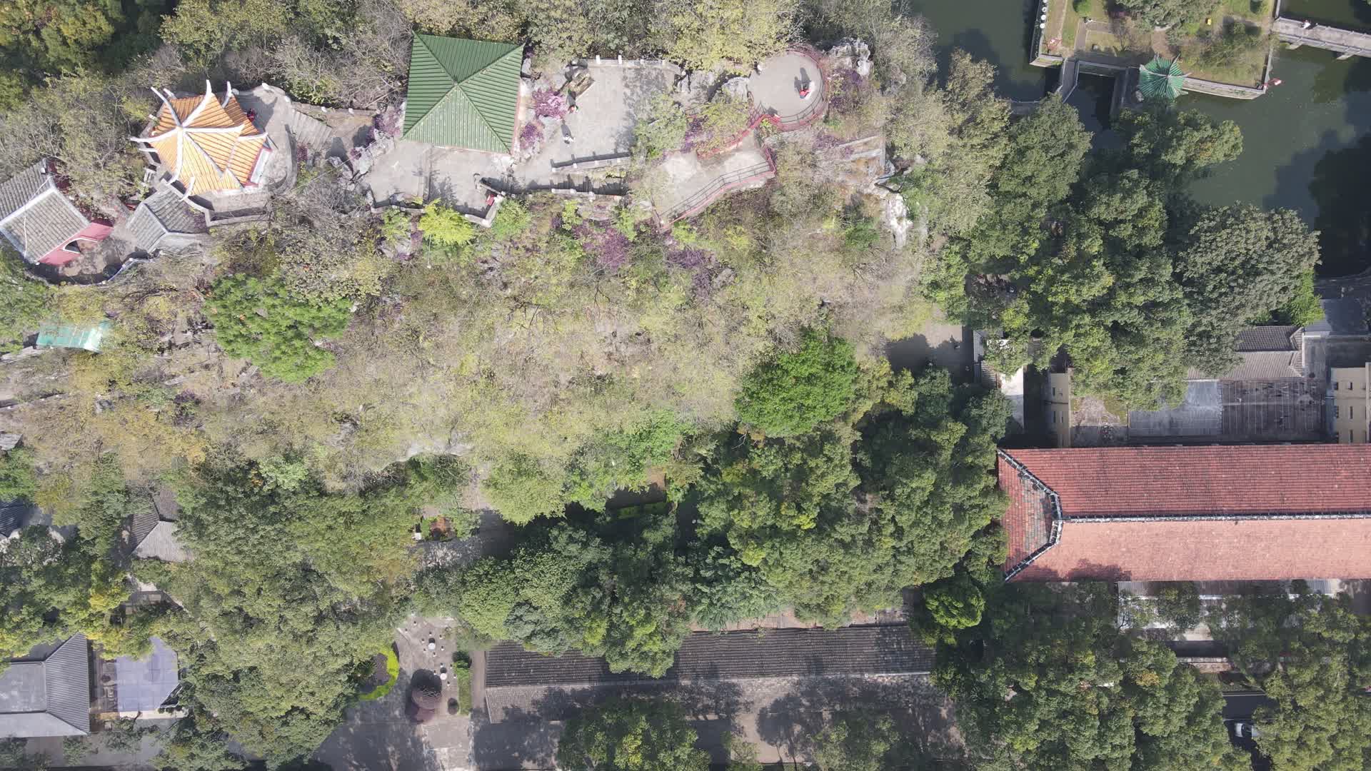 俯拍广西桂林独秀峰景区视频的预览图