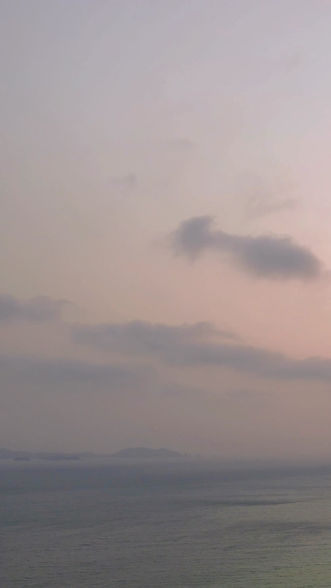 航拍日出彩霞自然风景视频视频的预览图