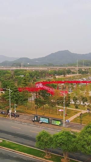 航拍深圳虹桥公园竖屏视频视频的预览图