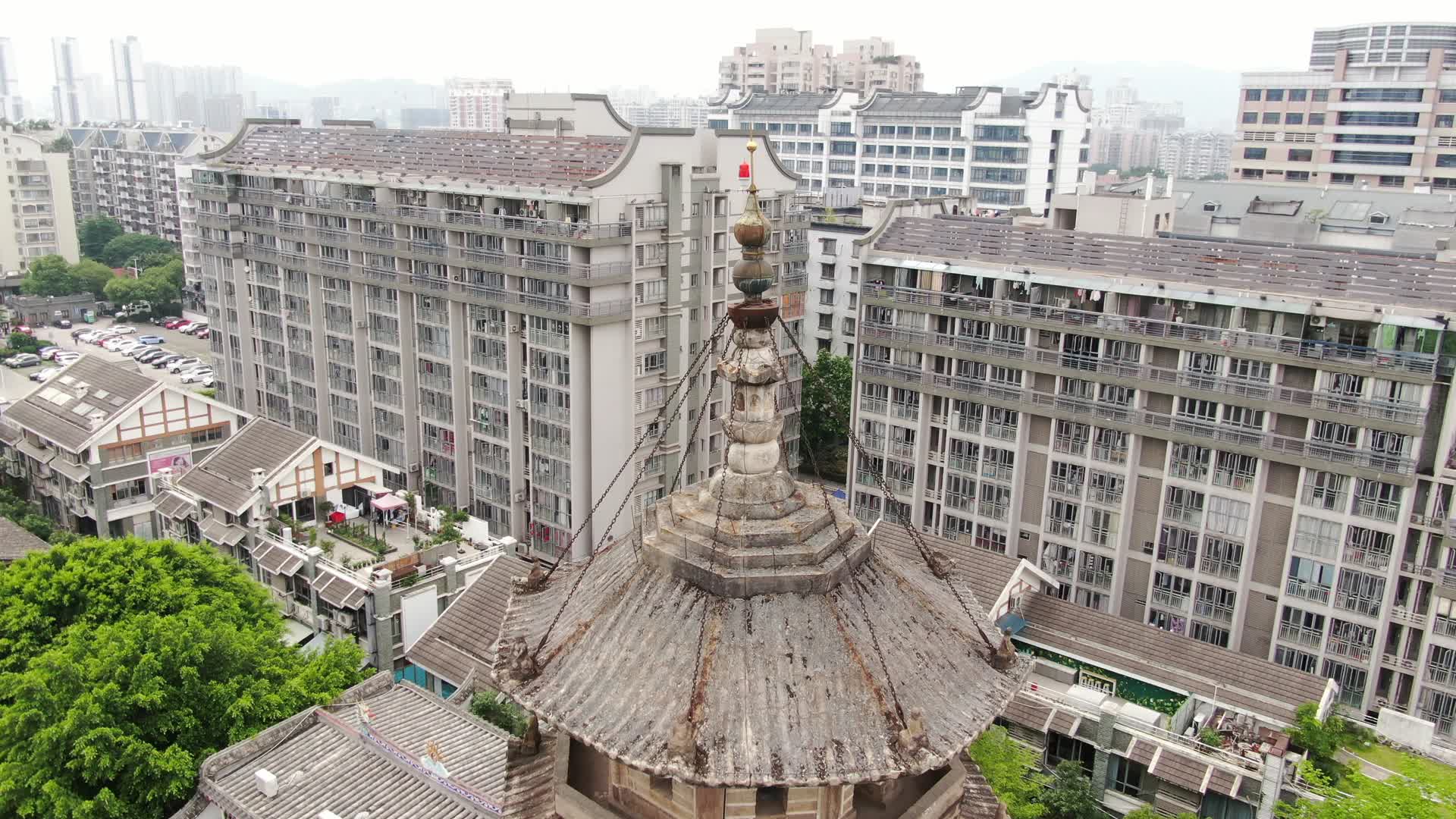 航拍福建福州石塔寺历史古建筑视频的预览图