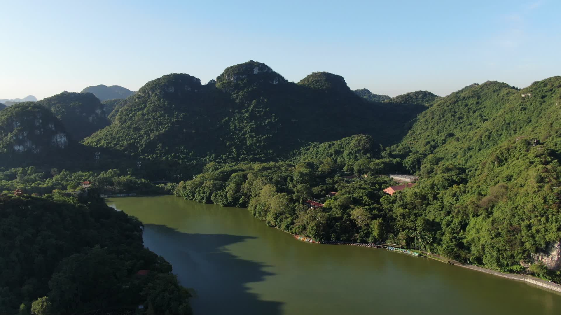 航拍广西柳州龙潭公园4A景区视频的预览图