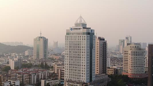 航拍浙江绍兴城市风貌视频的预览图