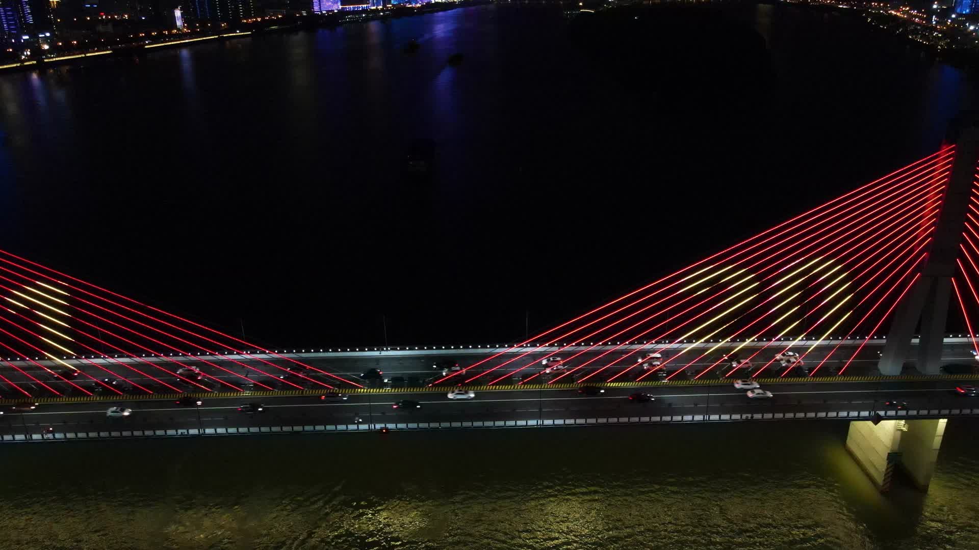 航拍湖南长沙湘江银盆岭大桥夜景视频的预览图