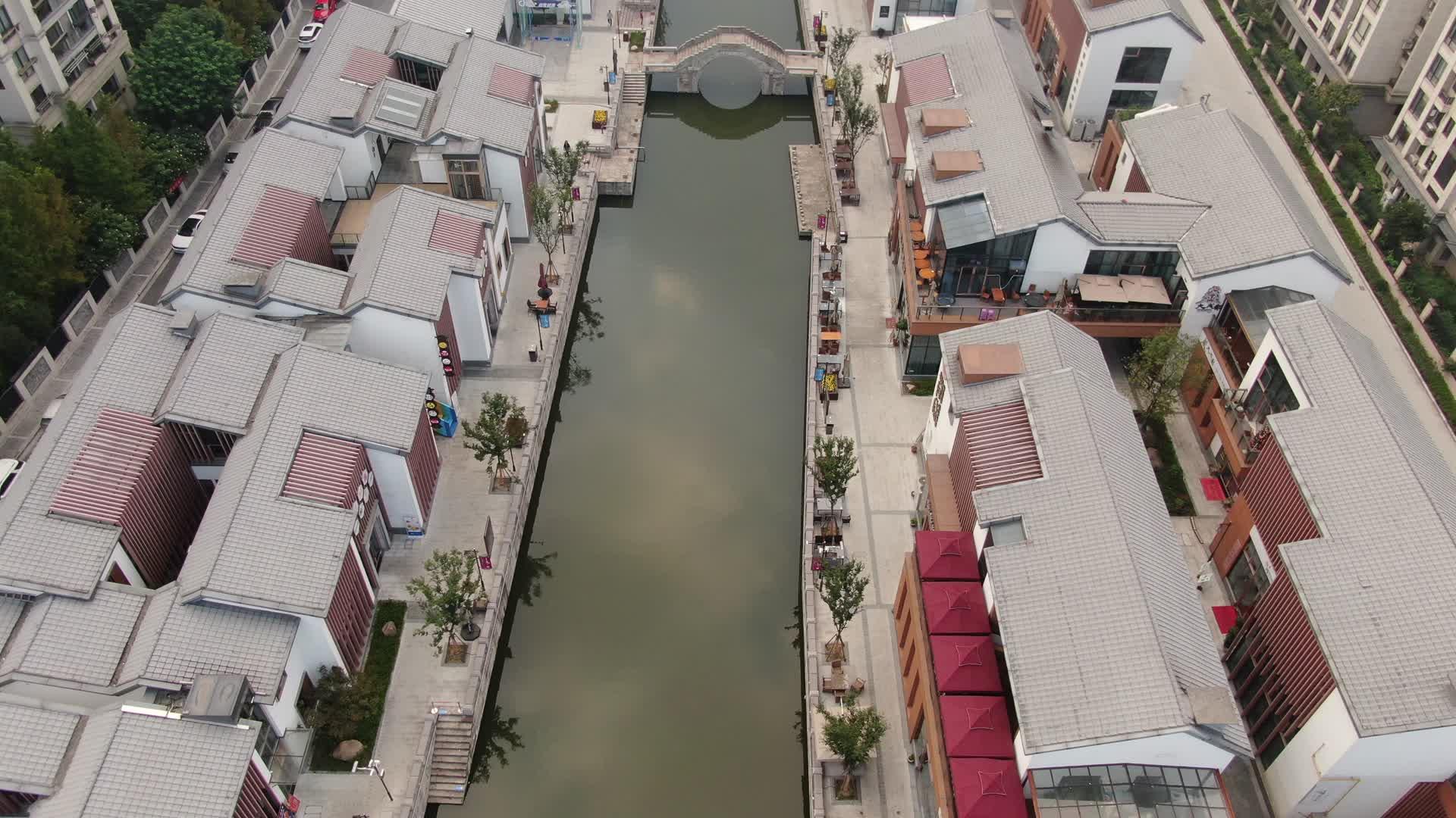 航拍浙江绍兴风情水街视频的预览图