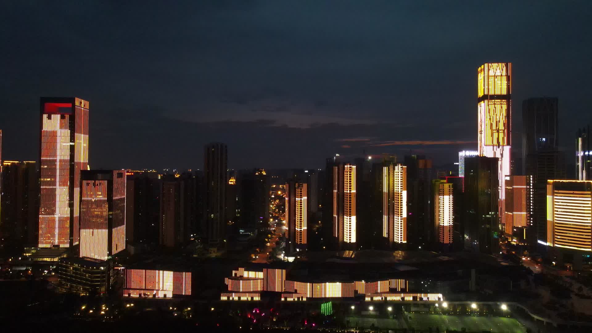 航拍湖南金融中心夜幕降临灯光秀视频的预览图