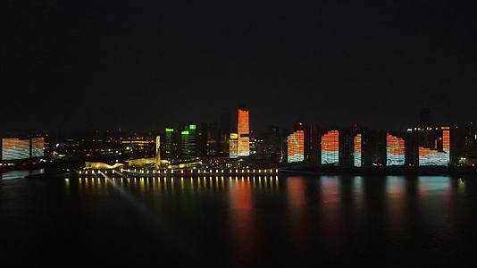航拍湖南长沙北辰三角洲夜景灯光秀视频的预览图
