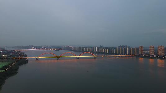 航拍湖南长沙福元路大桥夜景灯光视频的预览图