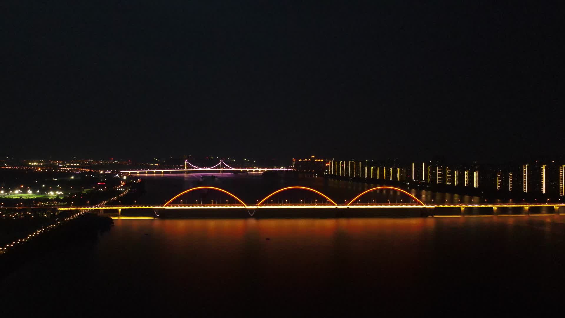 航拍湖南长沙福元路大桥夜景灯光视频的预览图