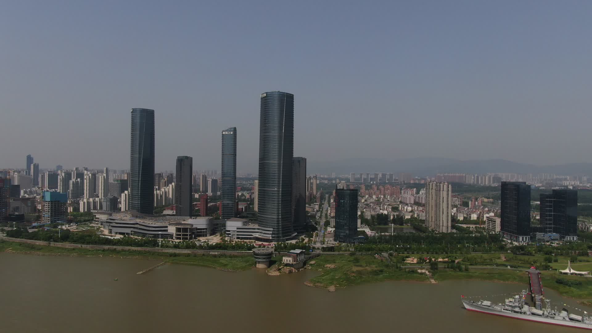 航拍江西赣州城市CBD商务建筑视频的预览图
