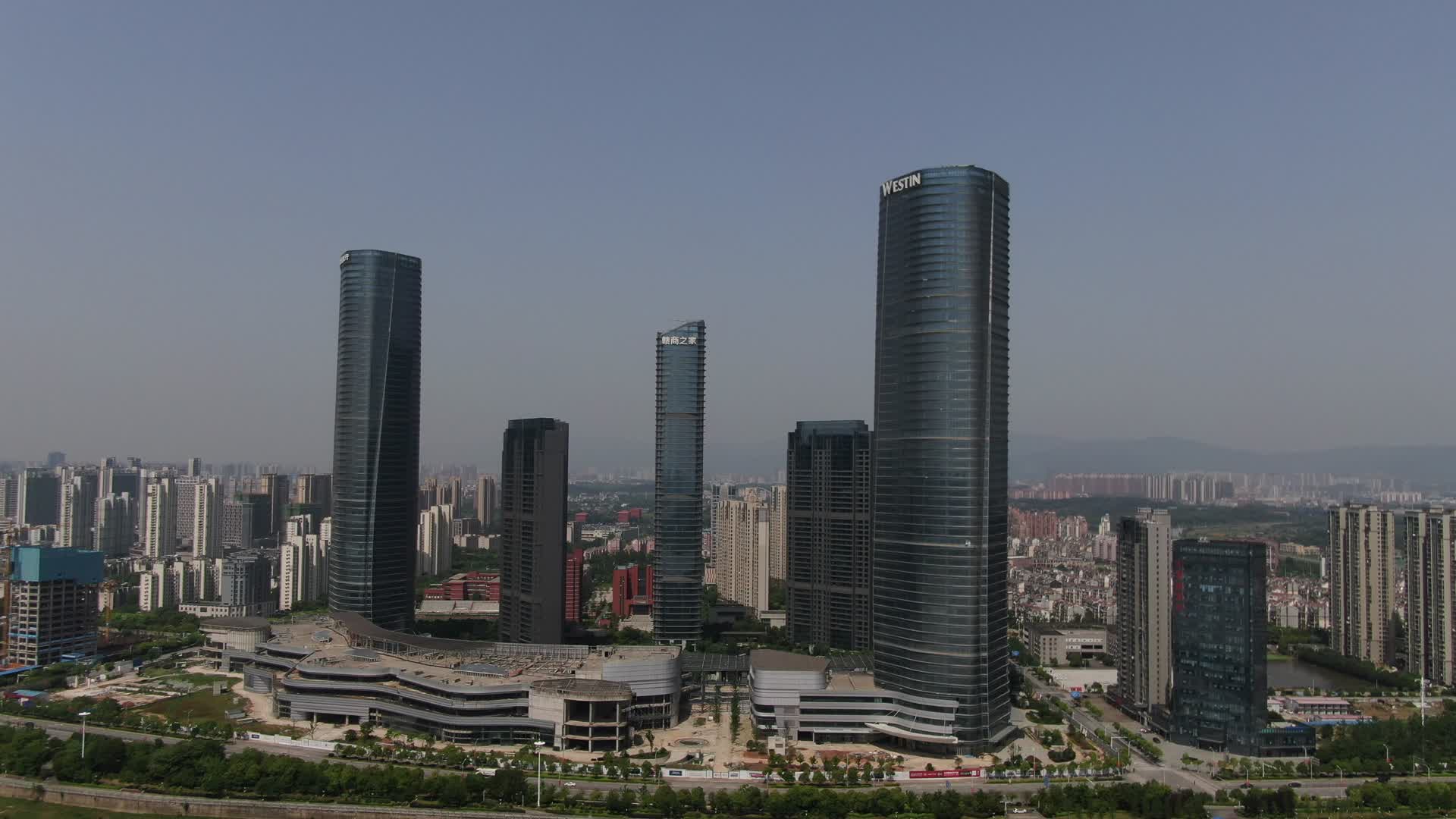 航拍江西南昌城市CBD商务建筑视频的预览图
