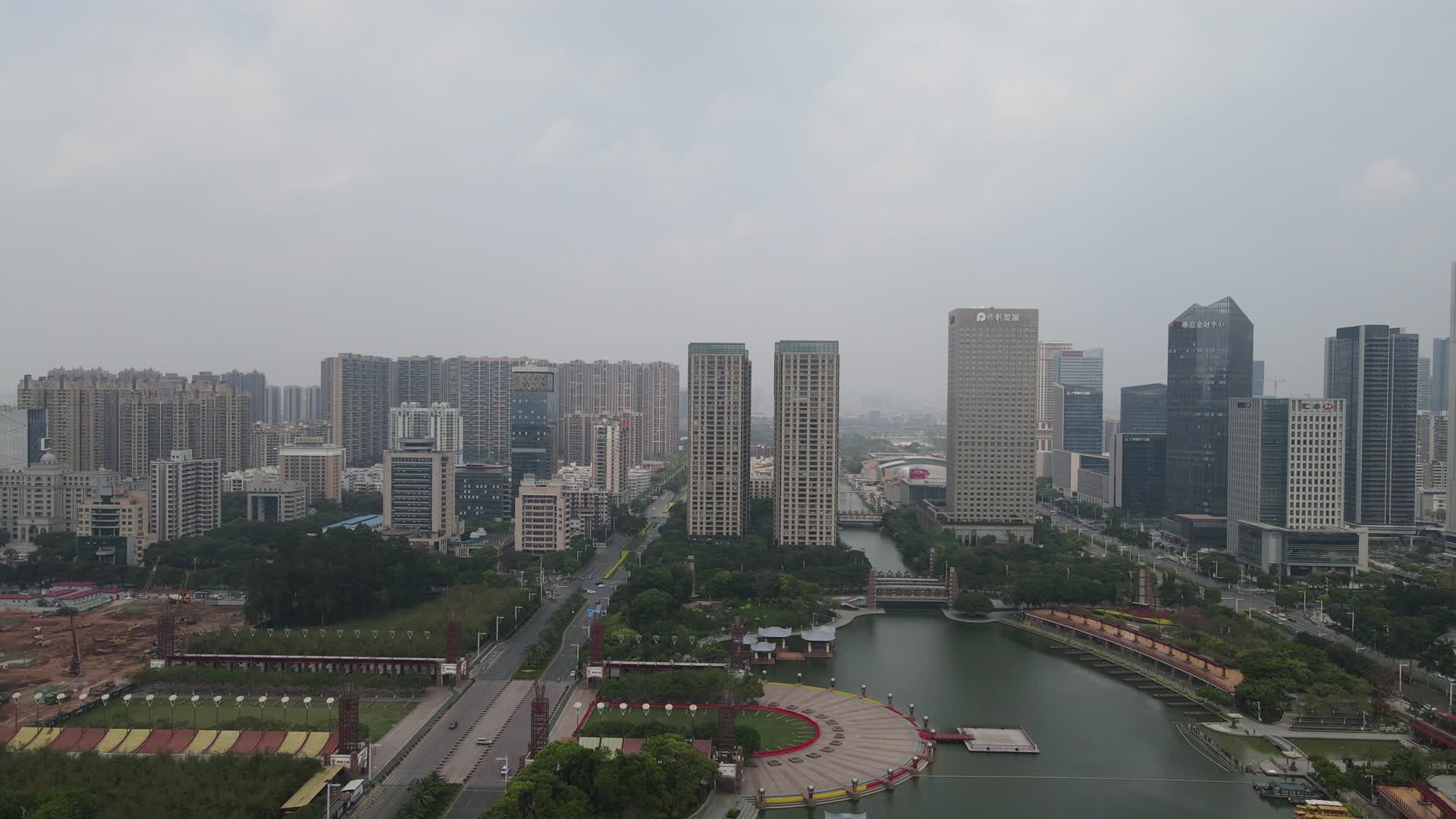 航拍广东佛山千灯湖金融中心商务建筑视频的预览图