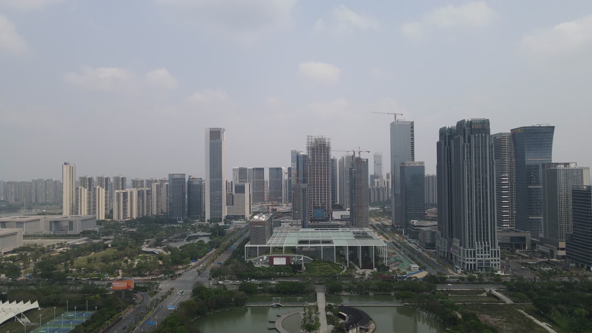 航拍广东佛山新城商务建筑群视频的预览图