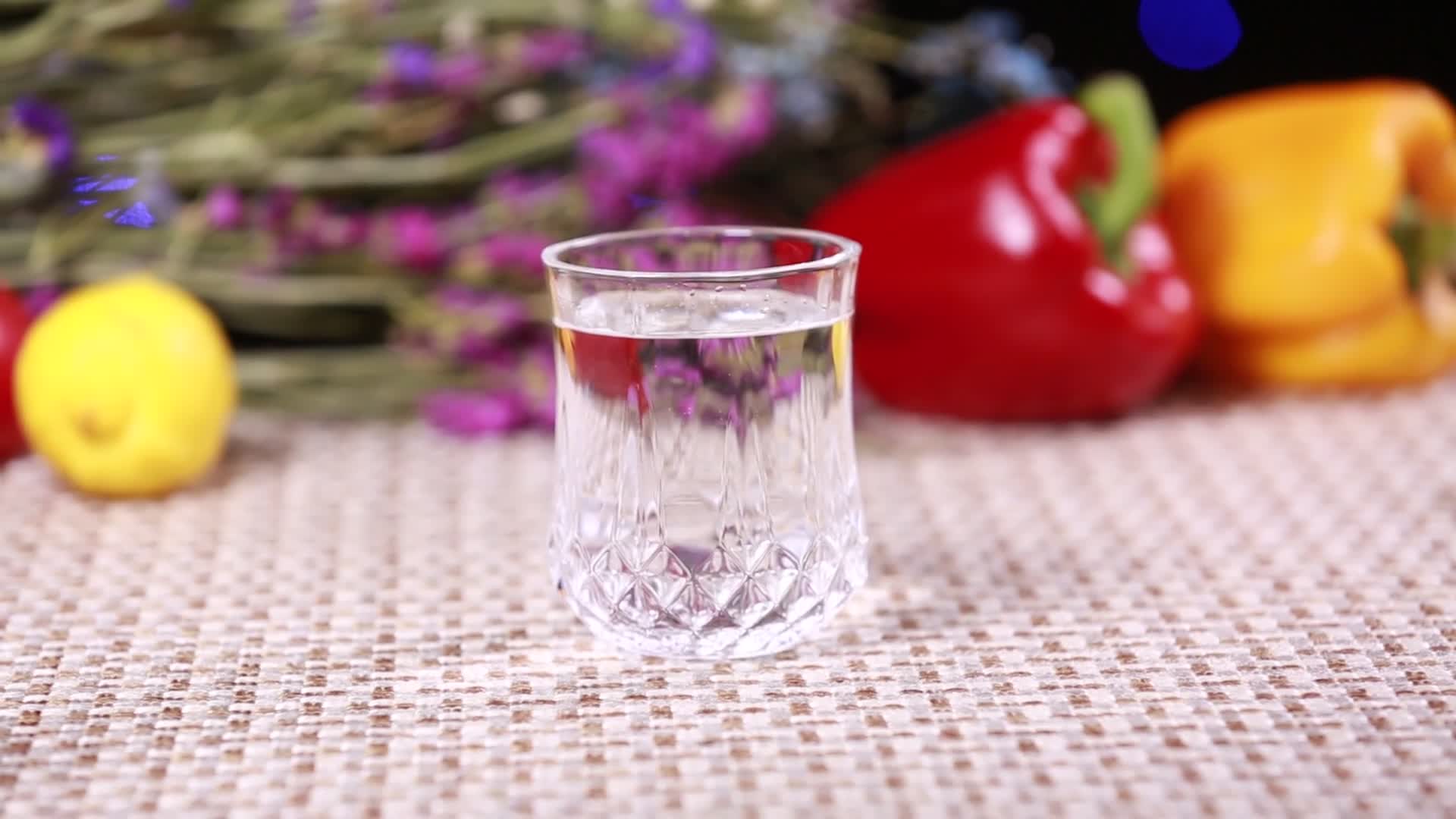 清水白酒玻璃杯视频的预览图